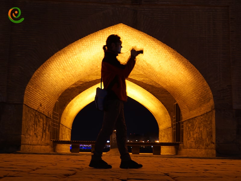 سی و سه پل در شب و بازدید از آن در شب از جاذبه های گردشگری استان اصفهان